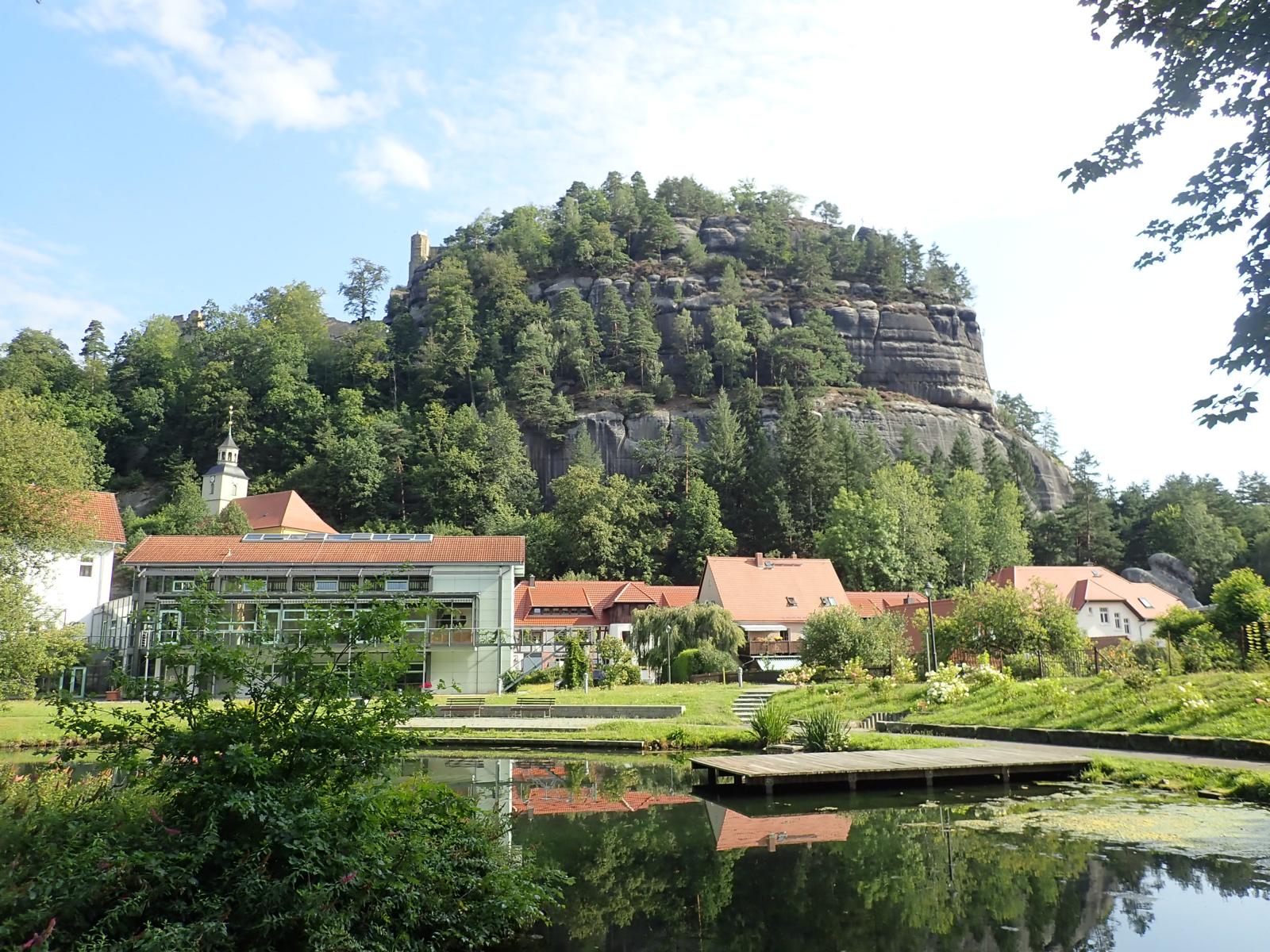 Blick zur Burg und zum Kloster Oybin